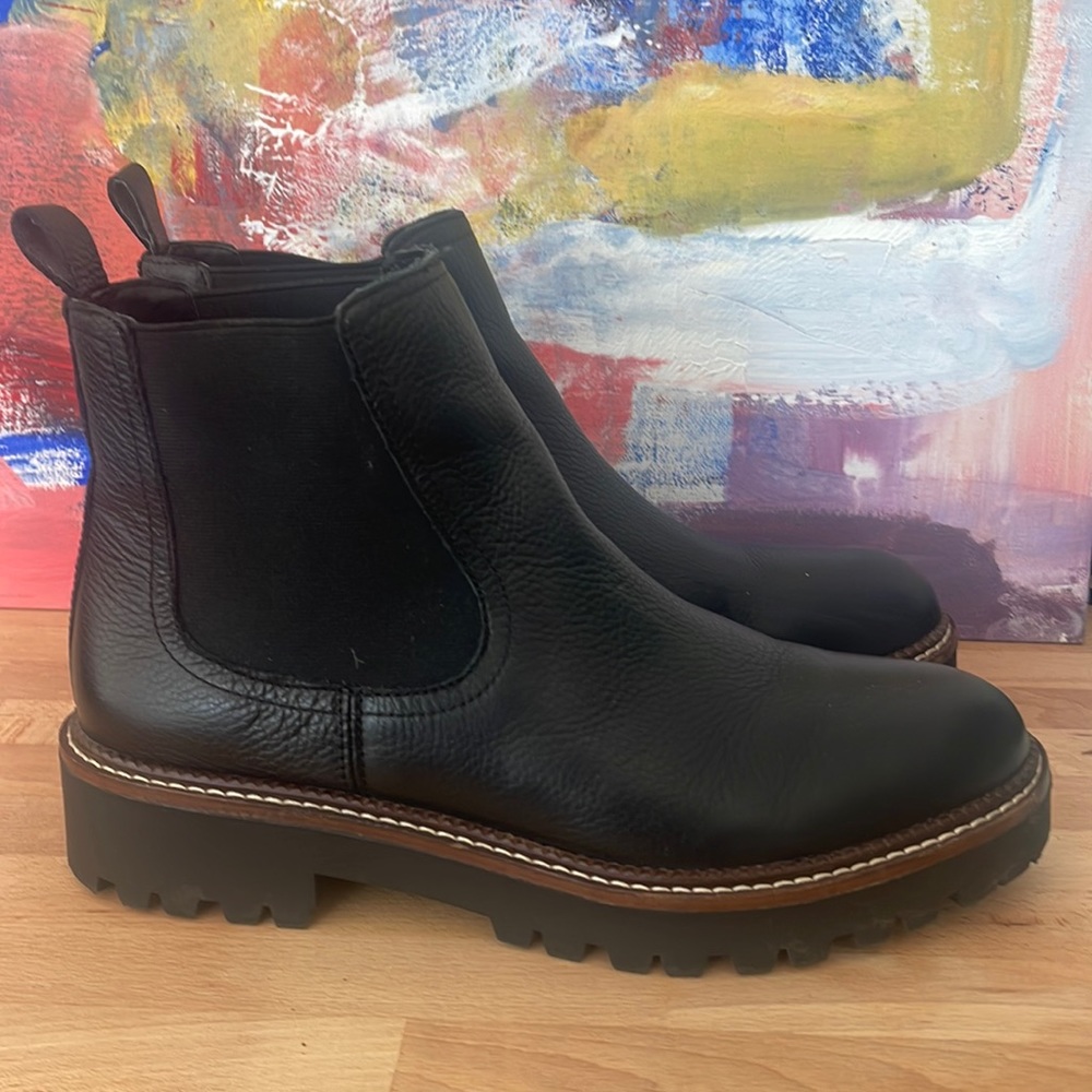 CASLON Chelsea boot. Size 10.